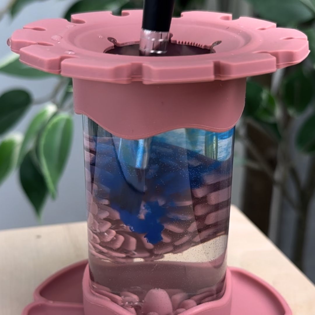 Alt-i-en penselvasker, penselholder m. malerum