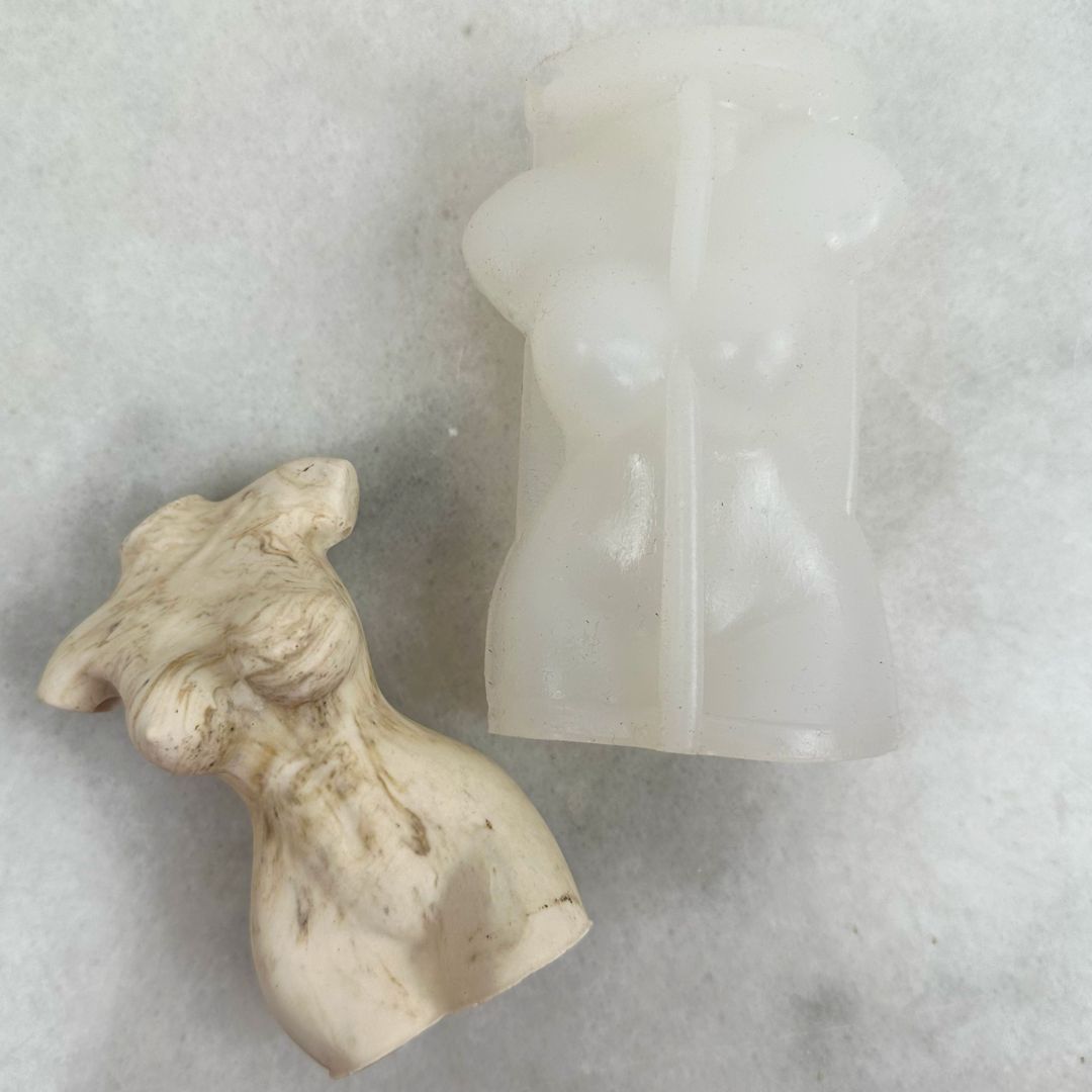 støbeform til at lave hjemmelavet skulptur af kvinde