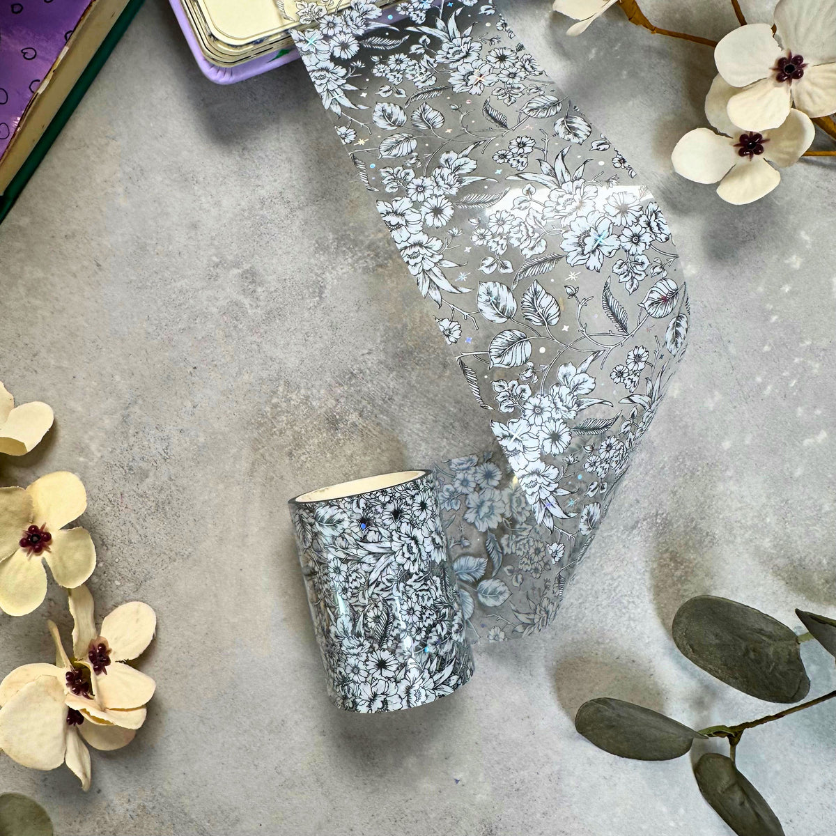 Tape med hvide blomster